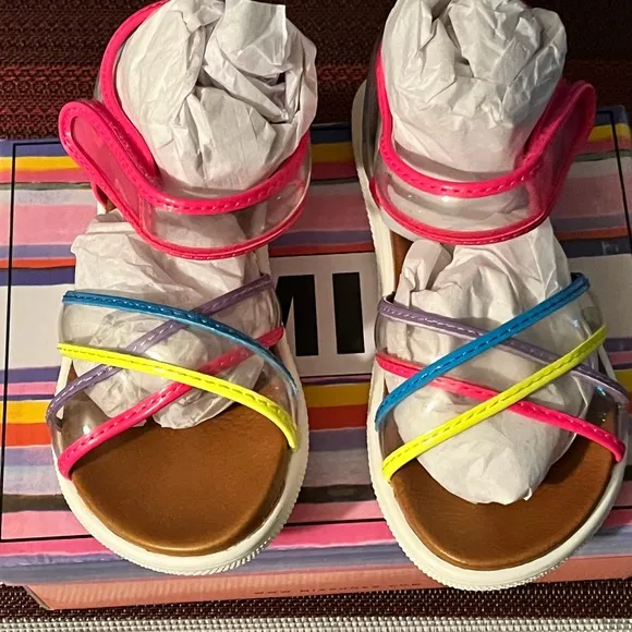 MIA GIRL LITTLE ELIS NIB RAINBOW COLORS TRANSPARENT GRIP-TAPE SANDALS.