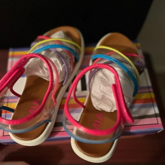 MIA GIRL LITTLE ELIS NIB RAINBOW COLORS TRANSPARENT GRIP-TAPE SANDALS.
