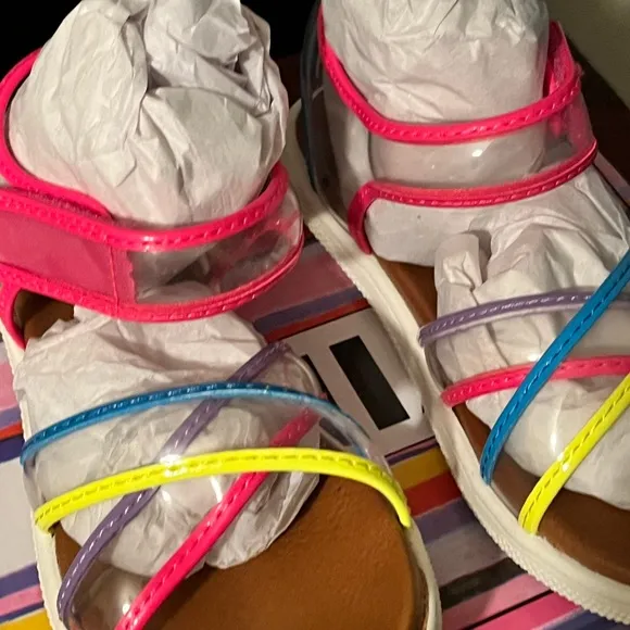 MIA GIRL LITTLE ELIS NIB RAINBOW COLORS TRANSPARENT GRIP-TAPE SANDALS.