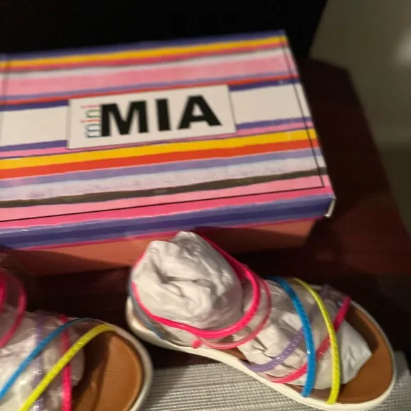 MIA GIRL LITTLE ELIS NIB RAINBOW COLORS TRANSPARENT GRIP-TAPE SANDALS.