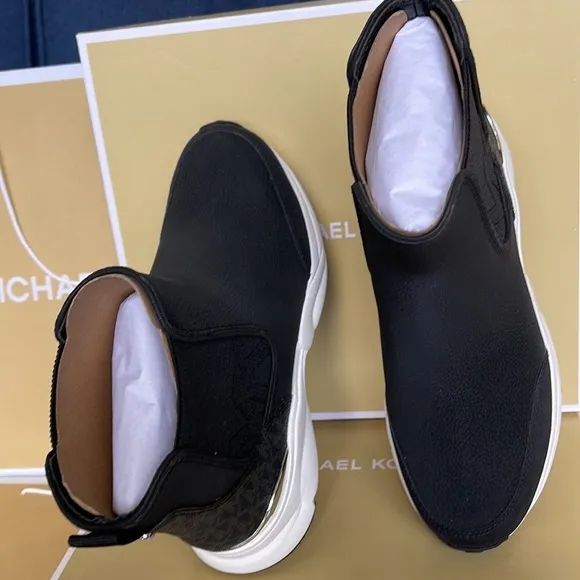 Michael Kors Katrina Bootie Tumbled Leather 49R2KAFE5L Black