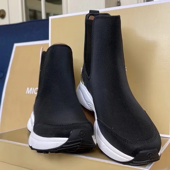 Michael Kors Katrina Bootie Tumbled Leather 49R2KAFE5L Black