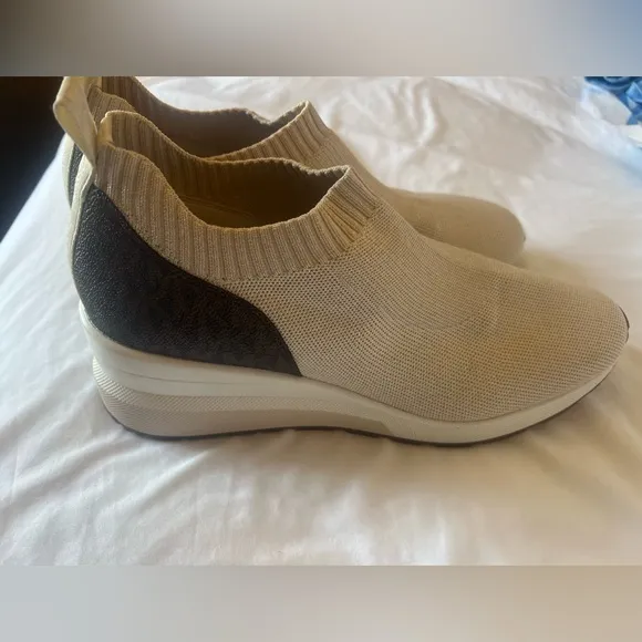 Michael Kors Sneaker Mabel Slip on‎ Trainer Beige Brown Monogram 10