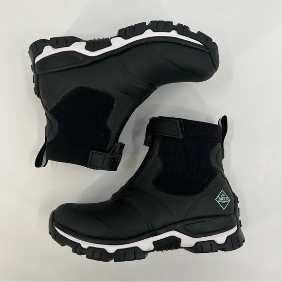 Muck Boot Company Women's Apex Mid Zip Boots in Black White Size 7