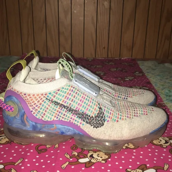 Multi color Nike vapor max (7y)