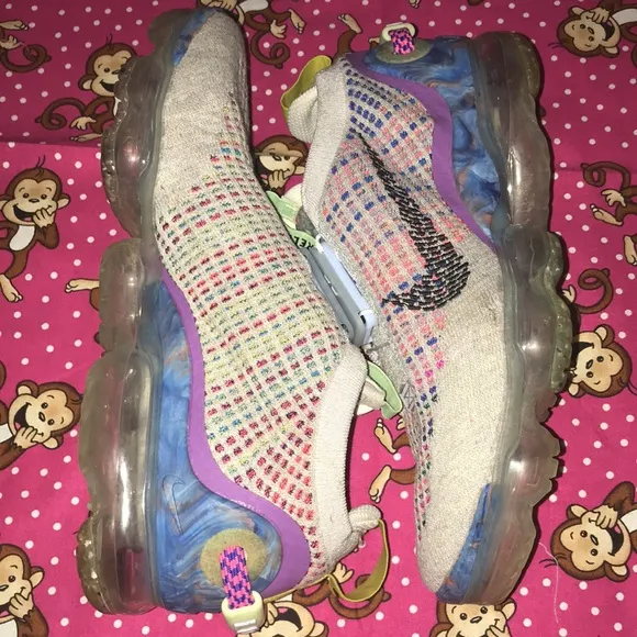Multi color Nike vapor max (7y)