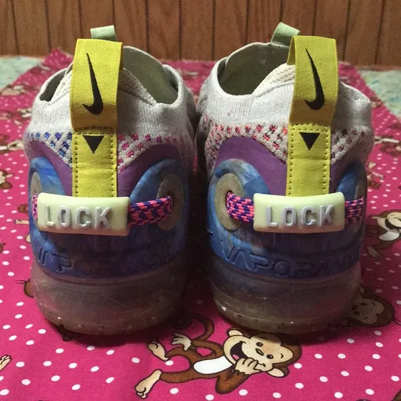 Multi color Nike vapor max (7y)