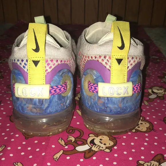 Multi color Nike vapor max (7y)