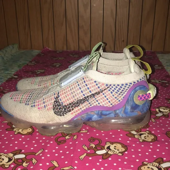 Multi color Nike vapor max (7y)