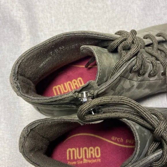 Munro Bradley Nubuck Leather Boots (Women). Size 7,5
