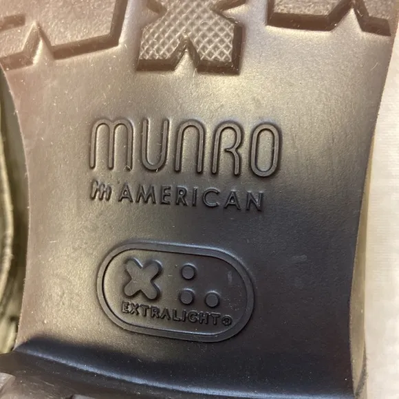 Munro Bradley Nubuck Leather Boots (Women). Size 7,5