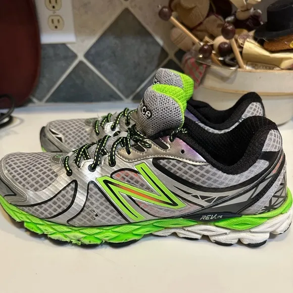 NB NEW BALANCE SNEAKERS RUN WALK ATHLETIC SZ 11.5 870v3 GRAY GREEN BLACK GLOW