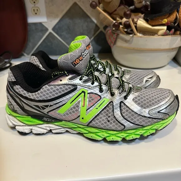 NB NEW BALANCE SNEAKERS RUN WALK ATHLETIC SZ 11.5 870v3 GRAY GREEN BLACK GLOW