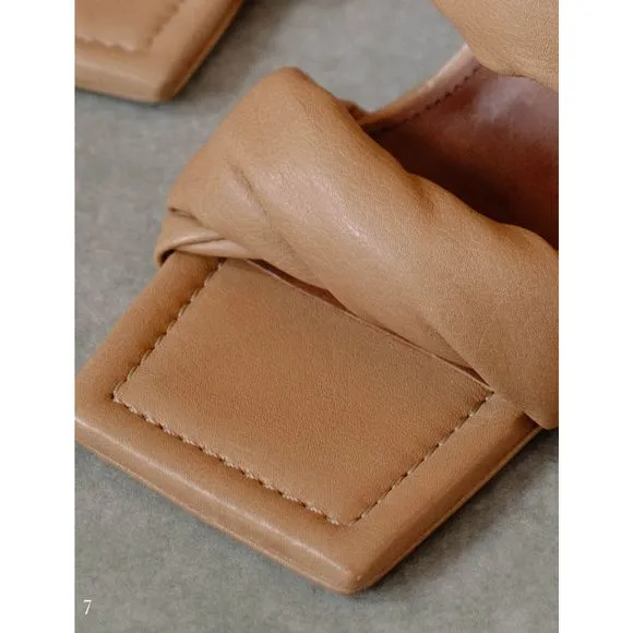 New Alohas Twist Strap Camel Womens sz 38