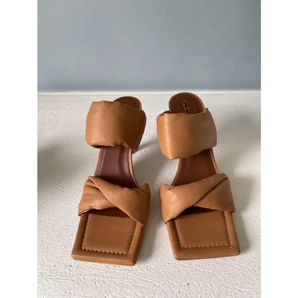 New Alohas Twist Strap Camel Womens sz 38