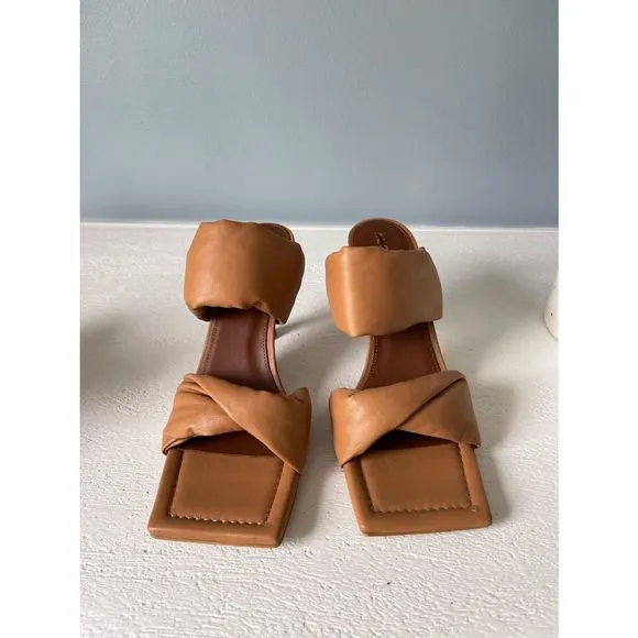 New Alohas Twist Strap Camel Womens sz 38