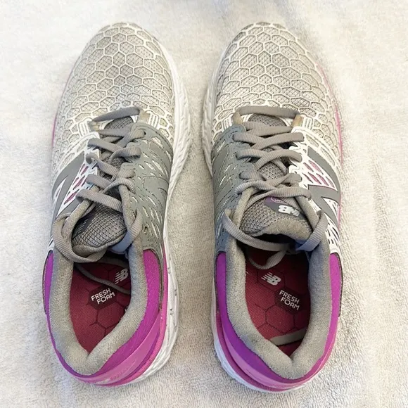NEW Balance Fresh Foam Vongo V3 running walk athletic sneakers women size 8