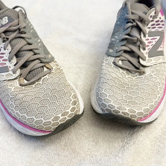 NEW Balance Fresh Foam Vongo V3 running walk athletic sneakers women size 8