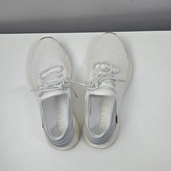 New Balance White Sneakers with Knit Upper and Cushioned Midsole
