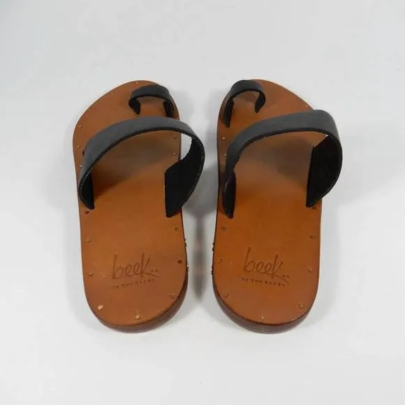 NEW BEEK women's finch sandals in black/black