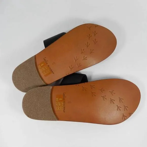 NEW BEEK women's finch sandals in black/black
