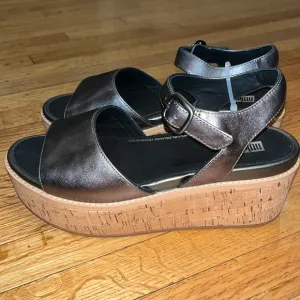 New FitFlop Women's Eloise Cork-WRAP Leather Back-Strap Wedge Sandals