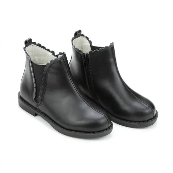NEW L'AMOUR girl's nicola scalloped chelsea boot in black