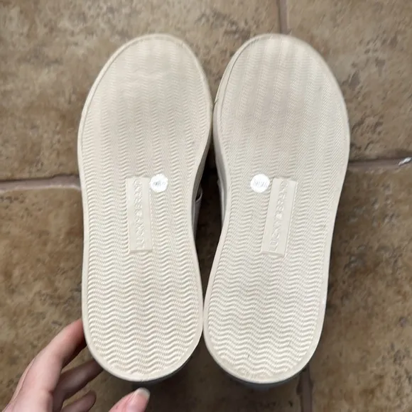 New! Lucky Brand Larays Slip On Knit Criss Cross Sneakers 8