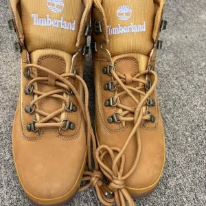 NEW Men TIMBERLAND EURO HIKER MID HIKING BOOTS Wheat Nubuck (TB0 91566 231)