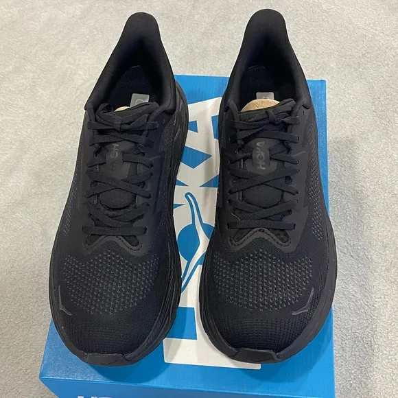 NEW Mens HOKA Ahari 7 Black Sneakers Size 10.5