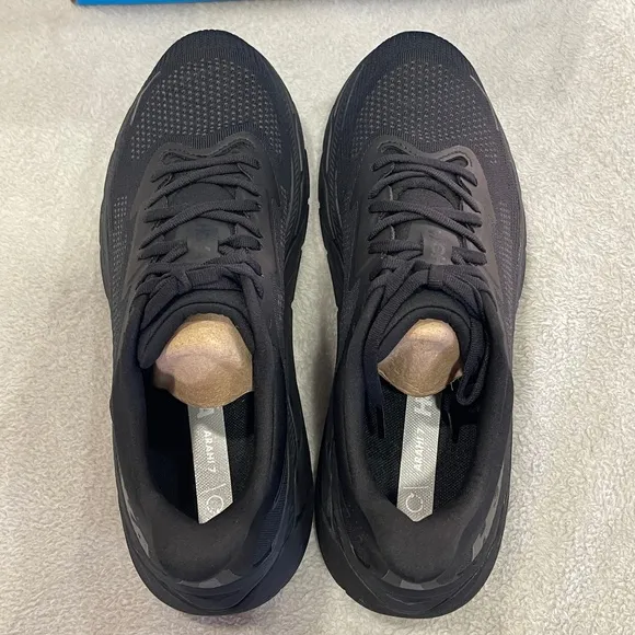 NEW Mens HOKA Ahari 7 Black Sneakers Size 10.5