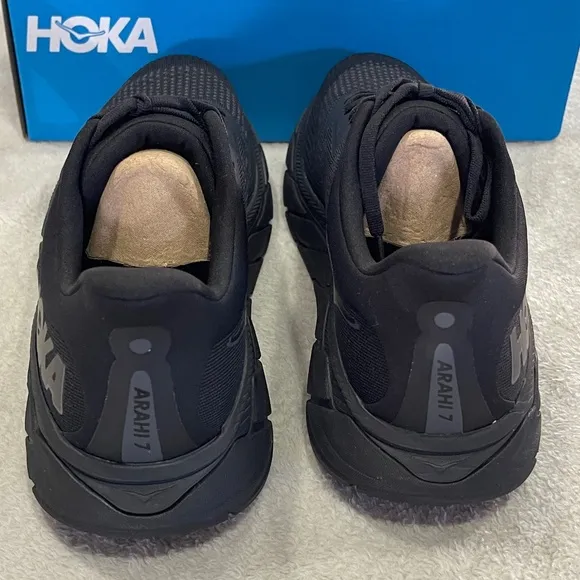 NEW Mens HOKA Ahari 7 Black Sneakers Size 10.5