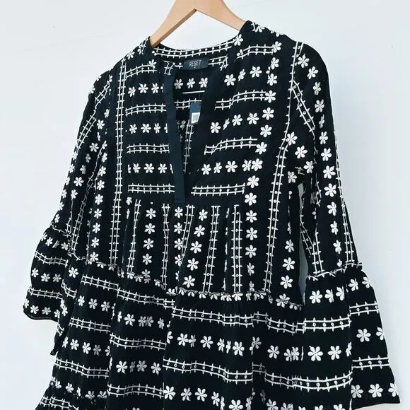 New Reset By Jane Mia Embroidered Tiered Boho Dress Bell Sleeve Mini Medium