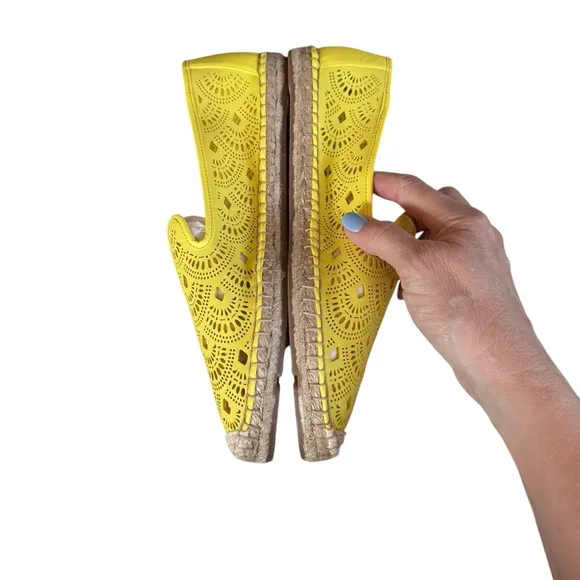 NEW TALBOTS IZZY PERFORATED SCALLOP YELLOW ESPADRILLE FLATS 10M