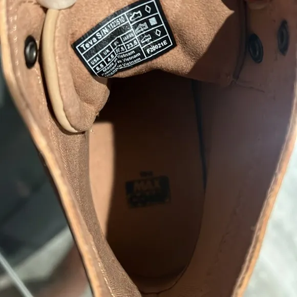 NEW Teva Midform Boots in Sand Dune, Size 6.5 New w/o Box