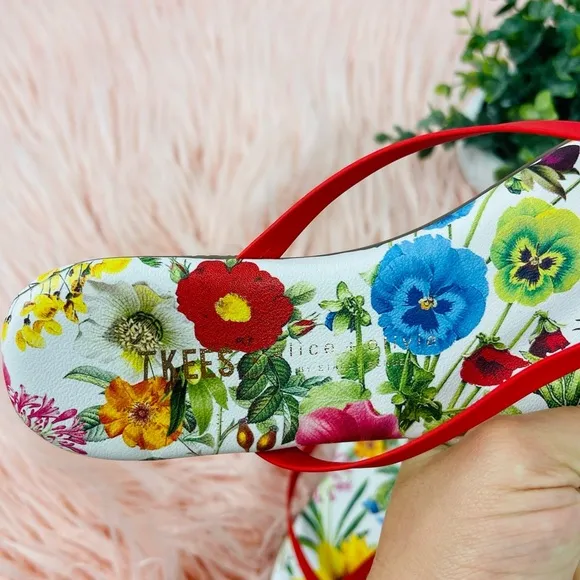 NEW Tkees by Alice and Olivia Lily Floral Spring Thong Sandals