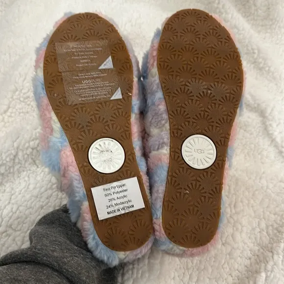New UGG Fluff Yeah slide flat sandals in Multi color in size 9