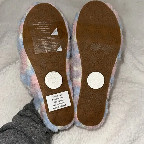 New UGG Fluff Yeah slide flat sandals in Multi color in size 9