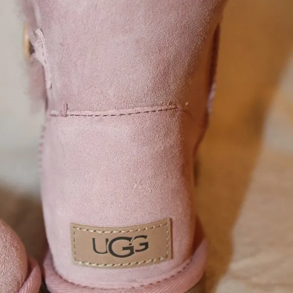NEW UGG MINI BAILEY BUTTON SUEDE BOOTS PINK 8‎