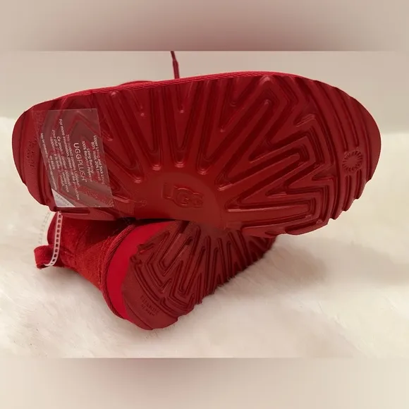 New! UGG Toddler Neumel II Chukka Boots. Unisex, size 11
