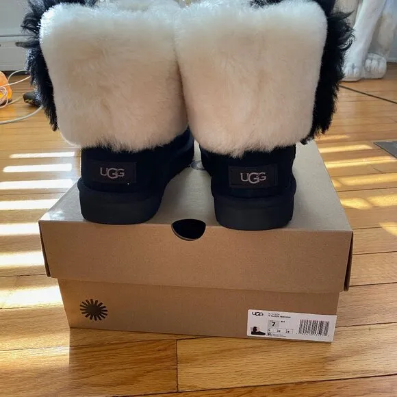 NEW UGG UGG CLASSIC MINI WISP SHEEPSKIN CUFF BLACK BOOTs  Size 7 w/box