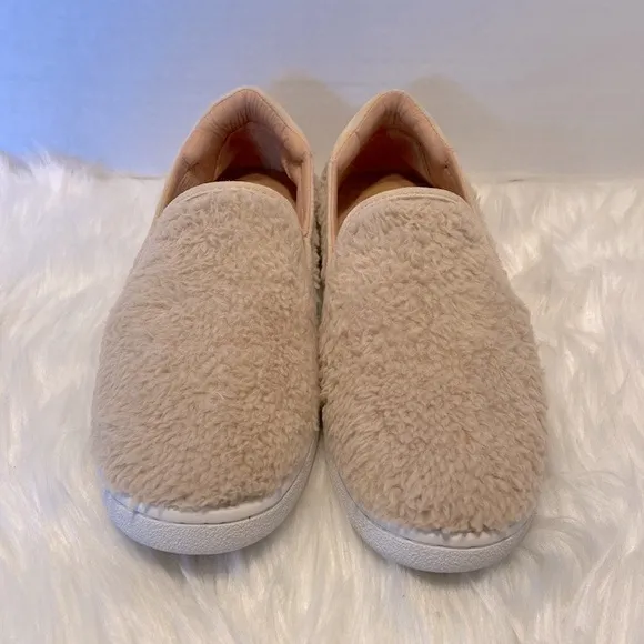 New UGG Women's Ricci Slip-On Sneakers Size 5