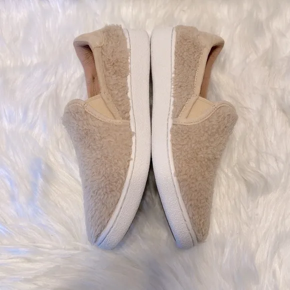 New UGG Women's Ricci Slip-On Sneakers Size 5