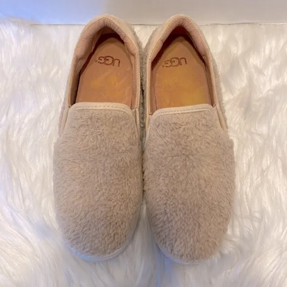 New UGG Women's Ricci Slip-On Sneakers Size 5