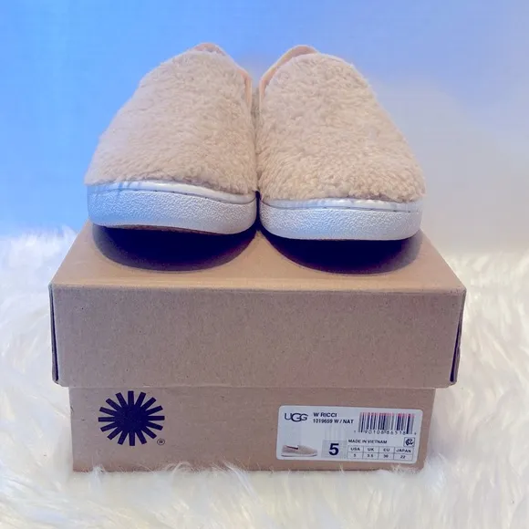 New UGG Women's Ricci Slip-On Sneakers Size 5