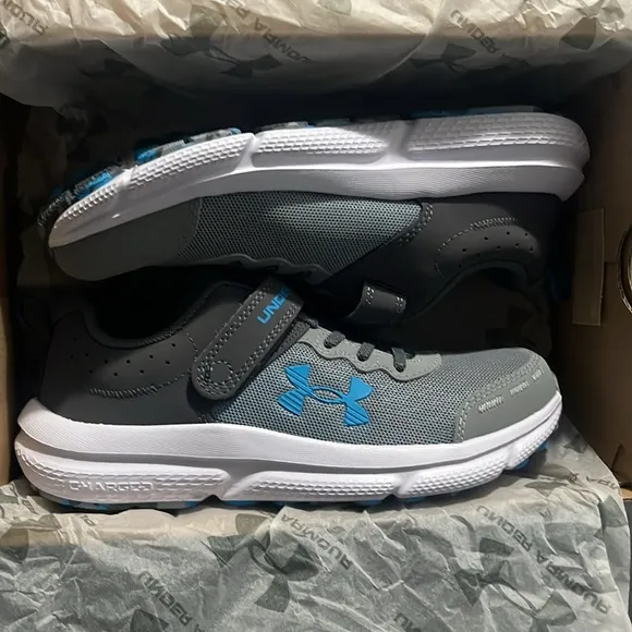 NEW Under Armour shoes kids boys UA BPS Asert 10 AC Size 3Y