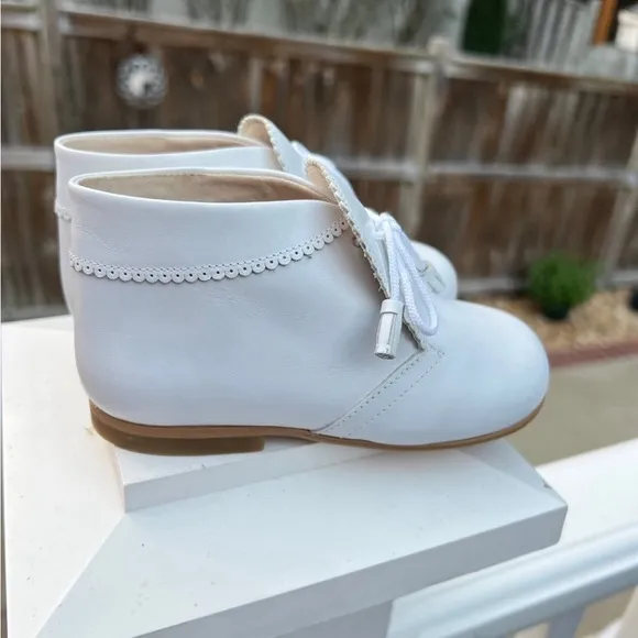 NEW white classic Spanish leather boots s 25 us 9