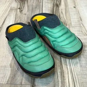 New without tags Teva’s ReEmber ultra comf puffer slides size 2