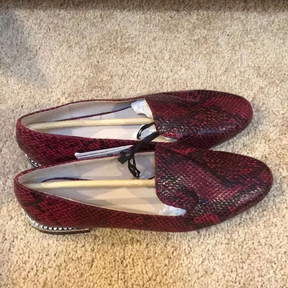 New! Zara SZ 6.5 faux leather rhinestone flats.