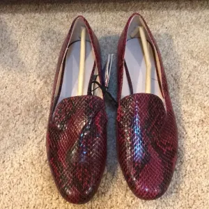 New! Zara SZ 6.5 faux leather rhinestone flats.
